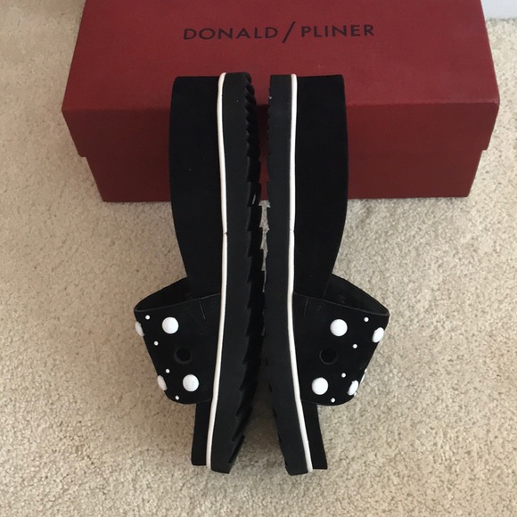 Donald Pliner Cava slide in black & white - Picture 4 of 6